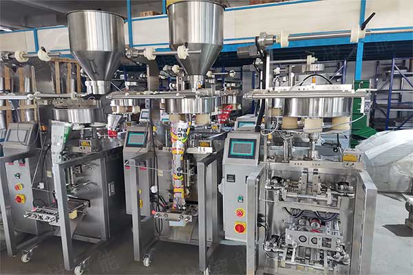 小顆粒全自動包裝機(jī)在顆粒劑、干果、膨化小食品等領(lǐng)域應(yīng)用較多